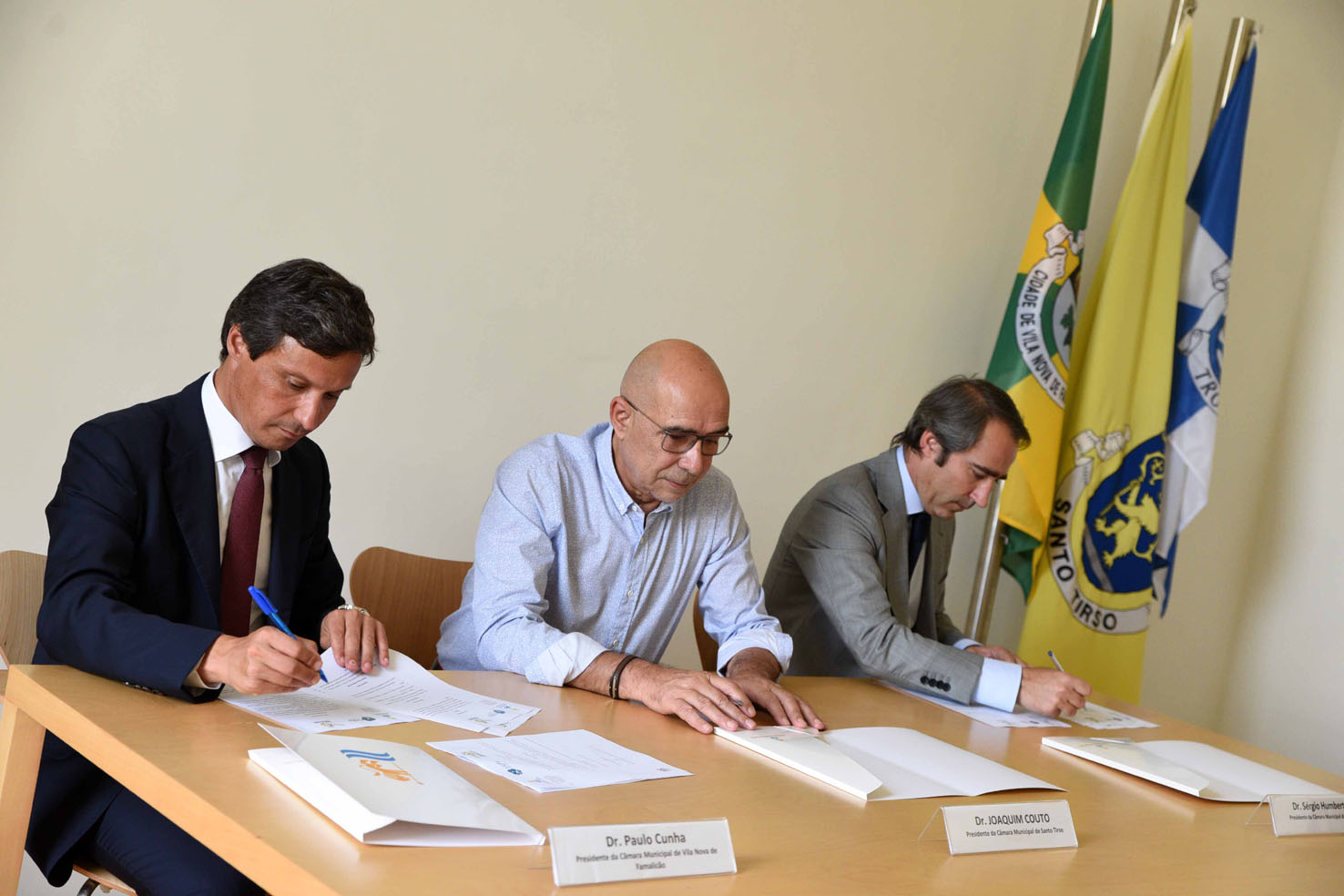 FAMALICÃO, SANTO TIRSO E TROFA ASSINAM PROTOCOLO PARA CRIAR REDE INTERMUNICIPAL DE TRANSPORTES