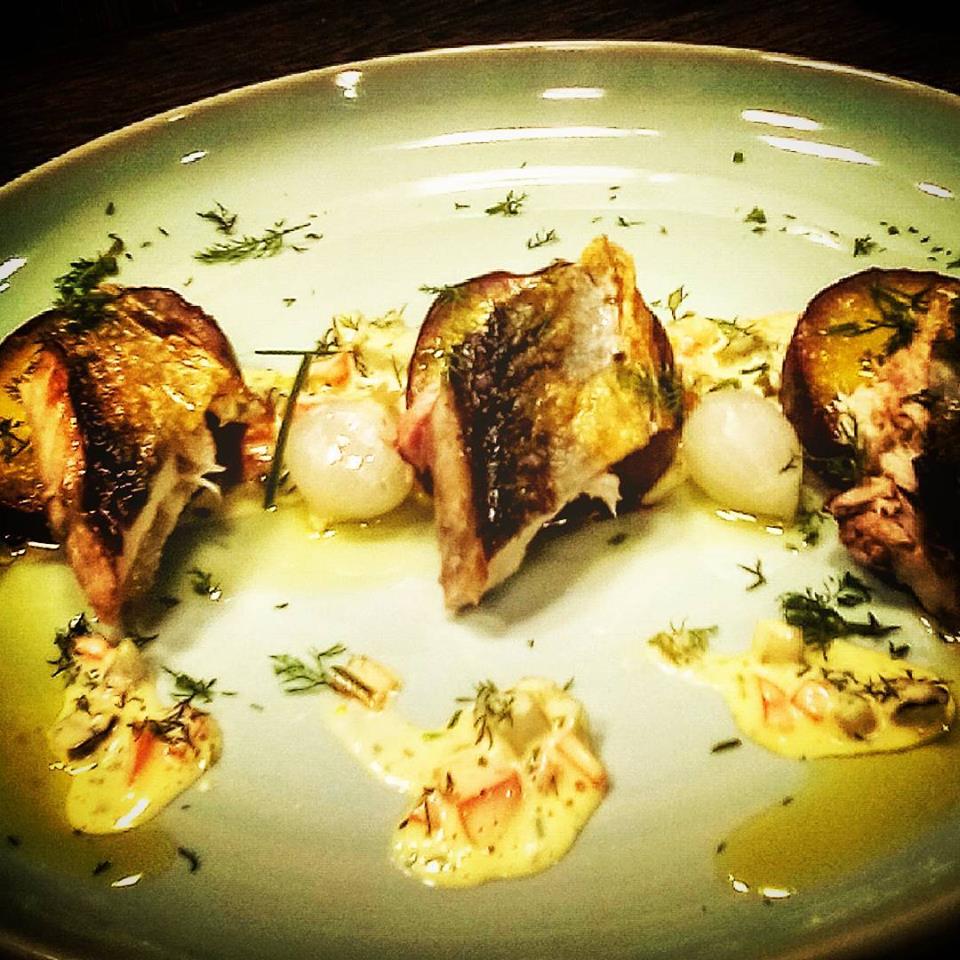 FILETE DE CAVALA COM MOLHO TÁRTARO E BATATA DOCE