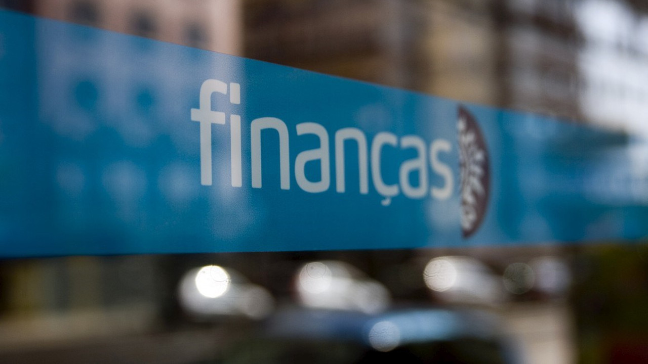 Casais deixam de ter de comunicar anualmente tributação conjunta do adicional ao IMI