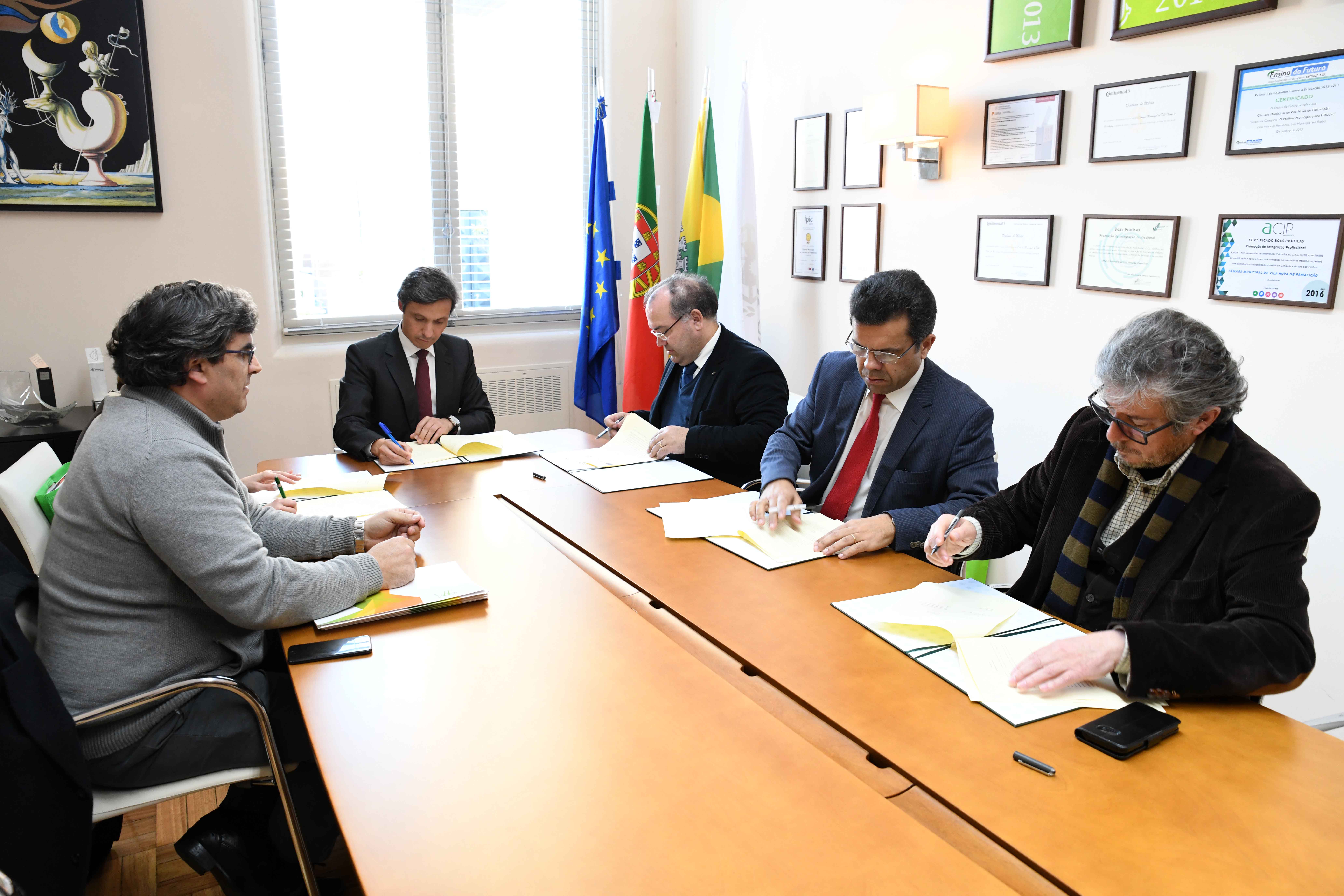 Câmara de Famalicão estreita relações com Universidade Aberta e Universidade de Lisboa