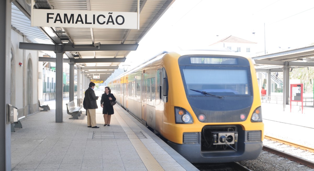 Greve afeta comboios regionais e de longo curso