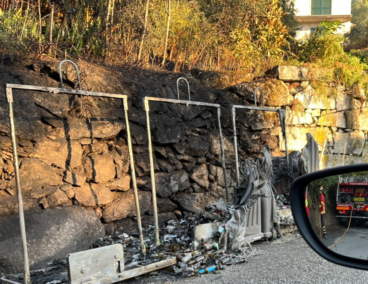 Famalicão: Fogo começa em ecopontos e avança para zona de mato na freg. de Arnoso Sta Maria