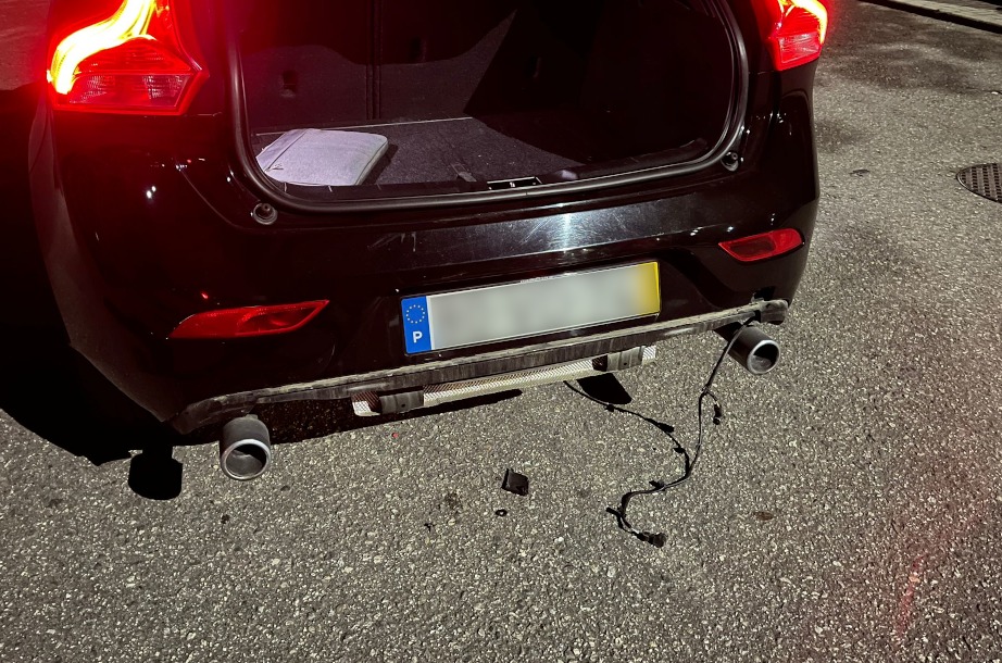 Famalicão: Arrancaram pára-choques a Volvo estacionado no campo da feira esta sexta à noite