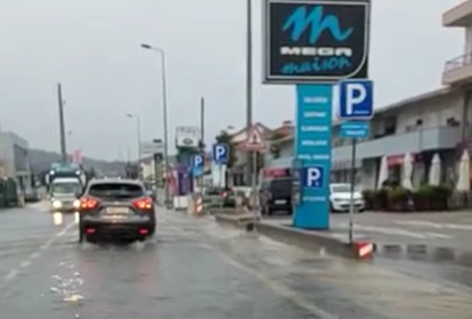 Trofa: Chuva intensa deixa N14 alagada