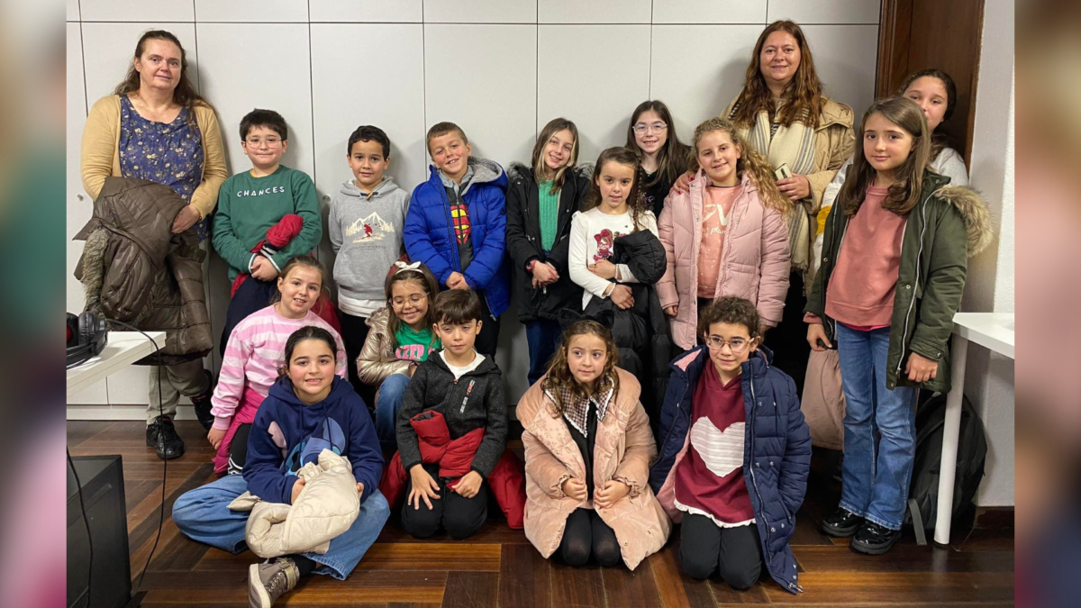 Crianças do Centro Social de Calendário visitam a Cidade Hoje