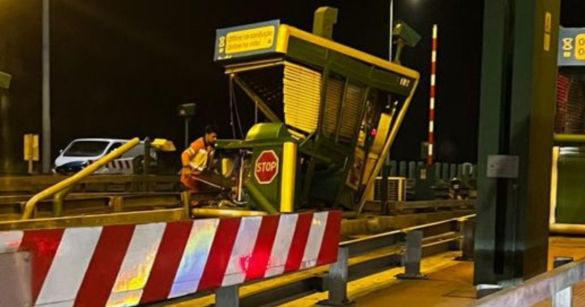 Famalicão: Veículo colide com cabine de portagem da A3 em Cruz