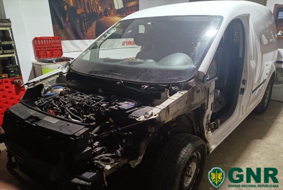 Famalicão: GNR encontra em Ribeirão carrinha que foi roubada no Porto