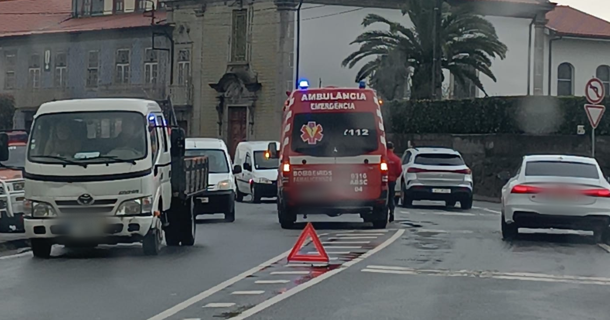 Famalicão: Acidente com ambulância que transportava doente para o hospital