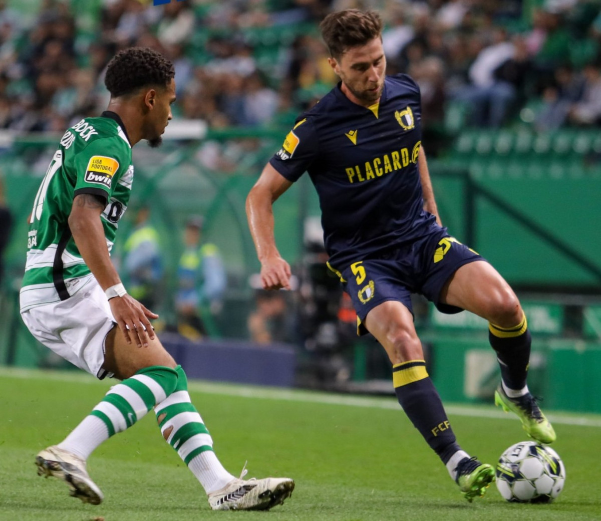 Onze “alternativo” do FC Famalicão joga bem e cria muitos problemas ao Sporting