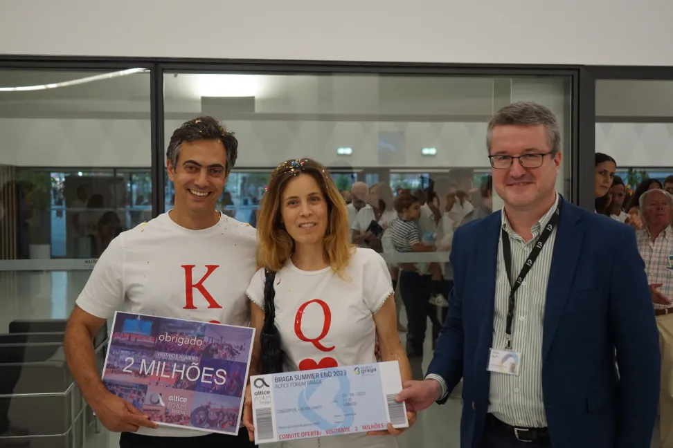 Braga: Casal vai ao Altice Forum Braga ver espetáculo famalicense e é surpreendido com prémio à entrada