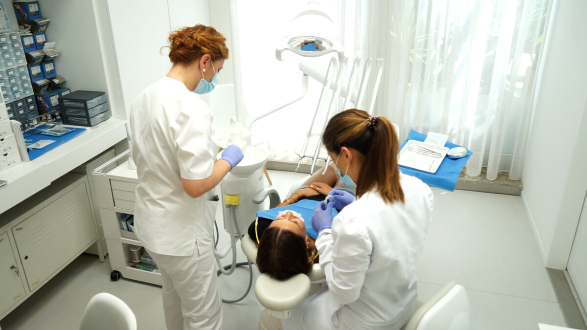 NOVAIS CLINICS: Uma escolha de confiança para um sorriso bonito em todas as idades