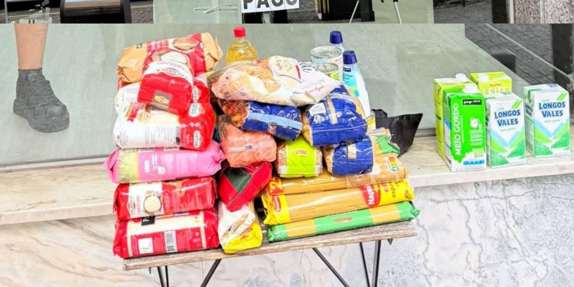“Quem precisar pode levar”: Barbeiro na Trofa coloca mesa com alimentos à porta do seu negócio