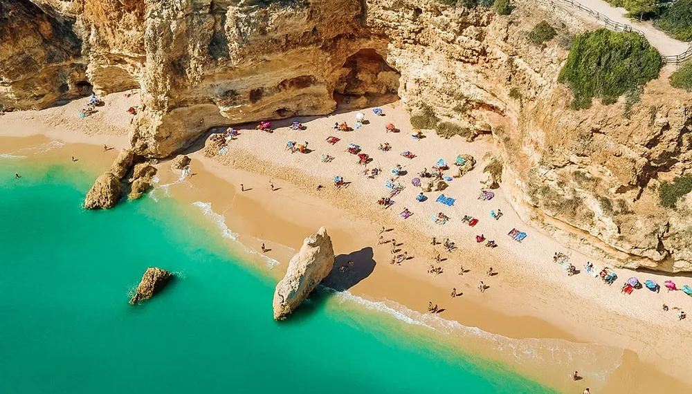 Algarve eleito o destino europeu mais económico para famílias