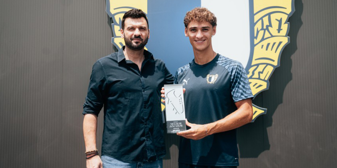 Rudi Almeida já recebeu o prémio de Melhor Jogador da Liga Revelação 2025/2026