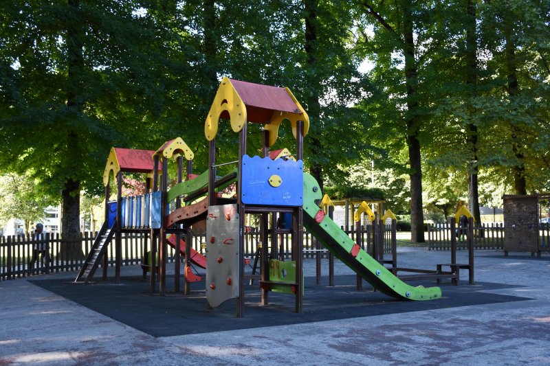 Famalicão: Zona Infantil do Parque 1º de Maio encerrada devido a intervenção nas árvores