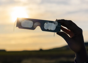 Farmácias recebem mais óculos ainda antes do eclipse