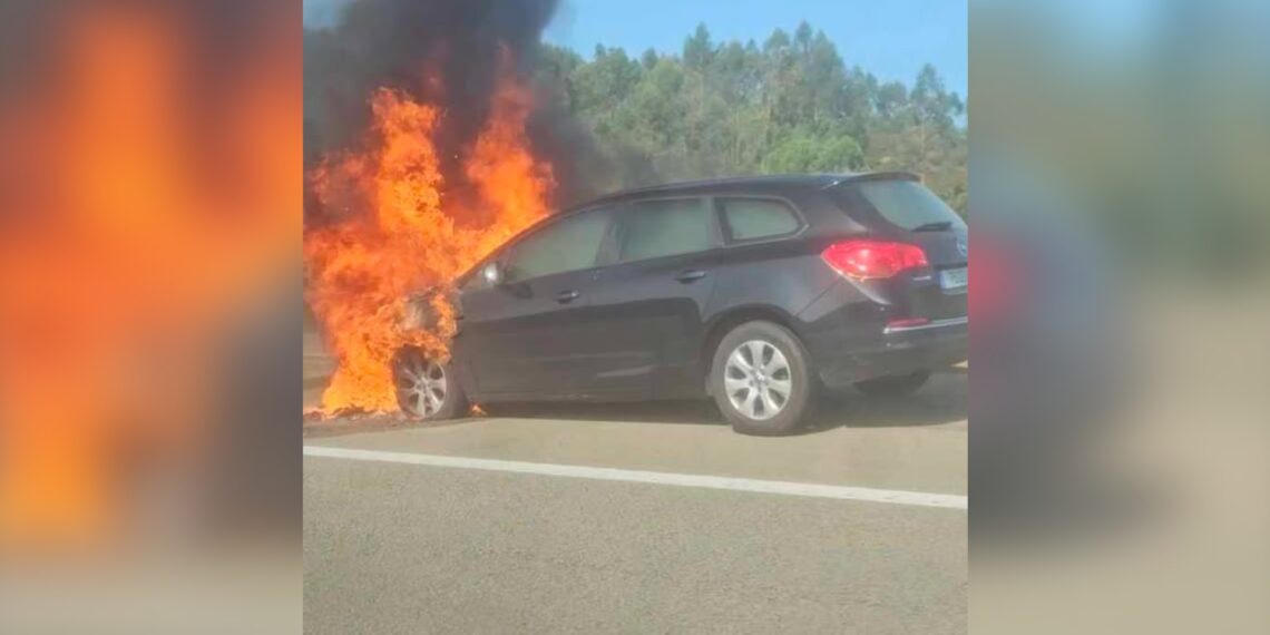 Carro arde na A3 (Trofa)