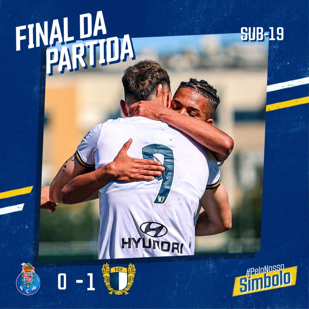 Famalicão vence Porto e continua colado ao líder