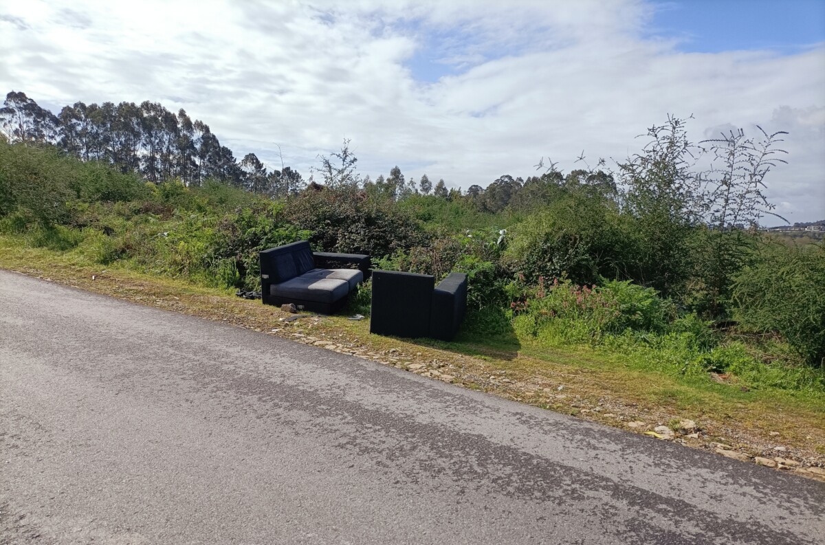 Famalicão: Sofás com vista para a estrada