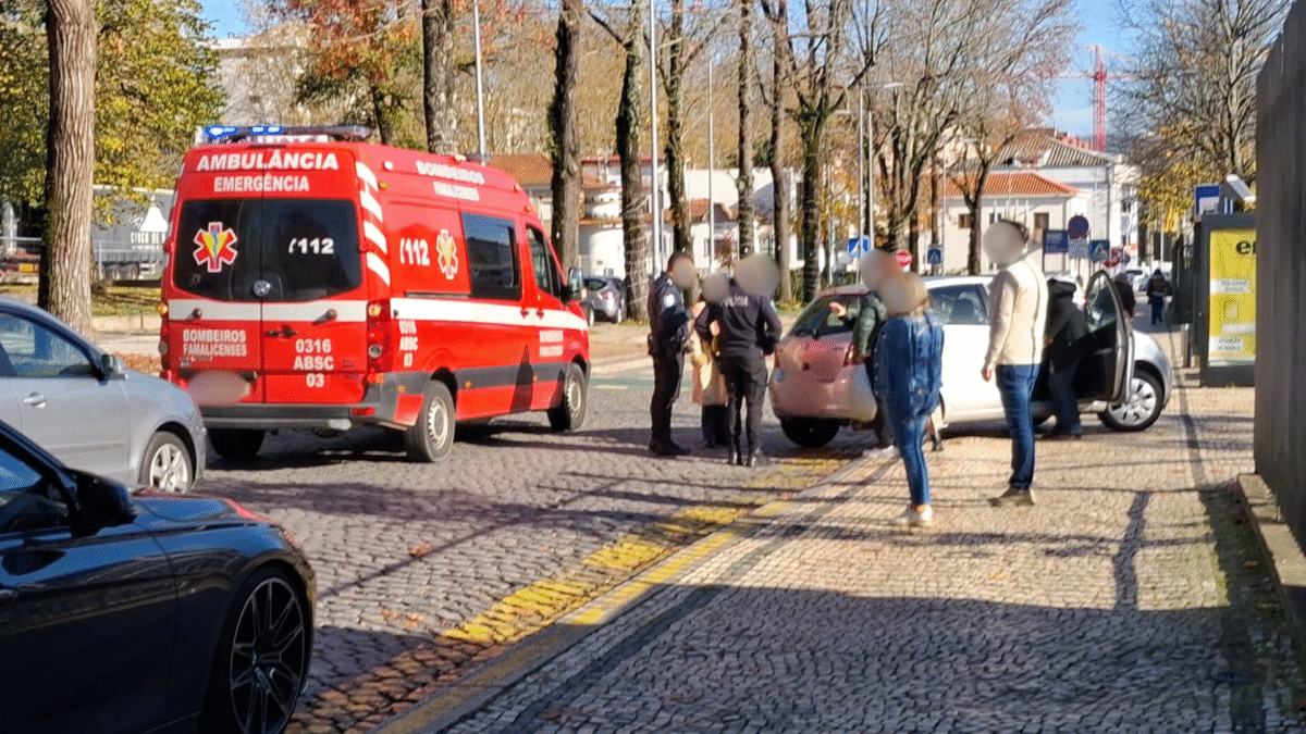 Famalicão: Homem de 94 anos colhido por carro que recuava
