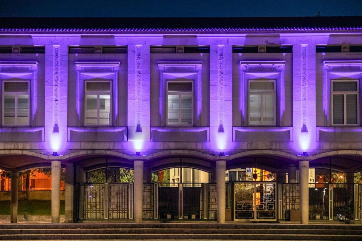 Câmara de Famalicão iluminada de roxo